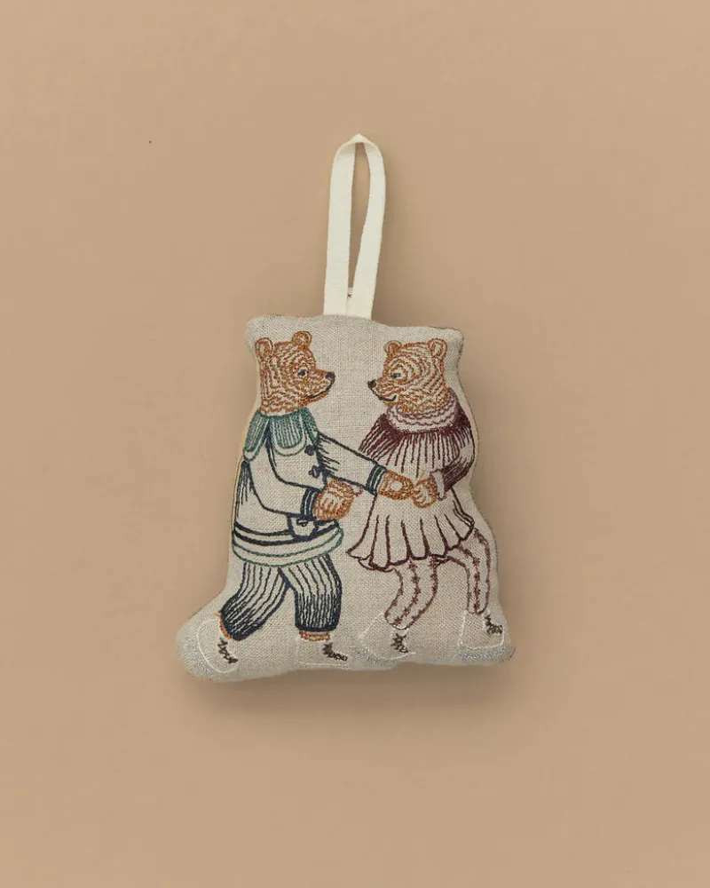 Ice Skater Bears Ornament>Coral & Tusk Sale