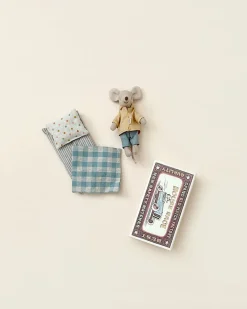 | Mouse in a box - Big Brother><noscript><img width=