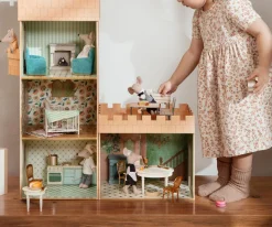 Castle Hall><noscript><img width=