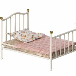 Vintage Bed, Mouse><noscript><img width=