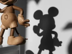 Mickey Mouse, Oak><noscript><img width=