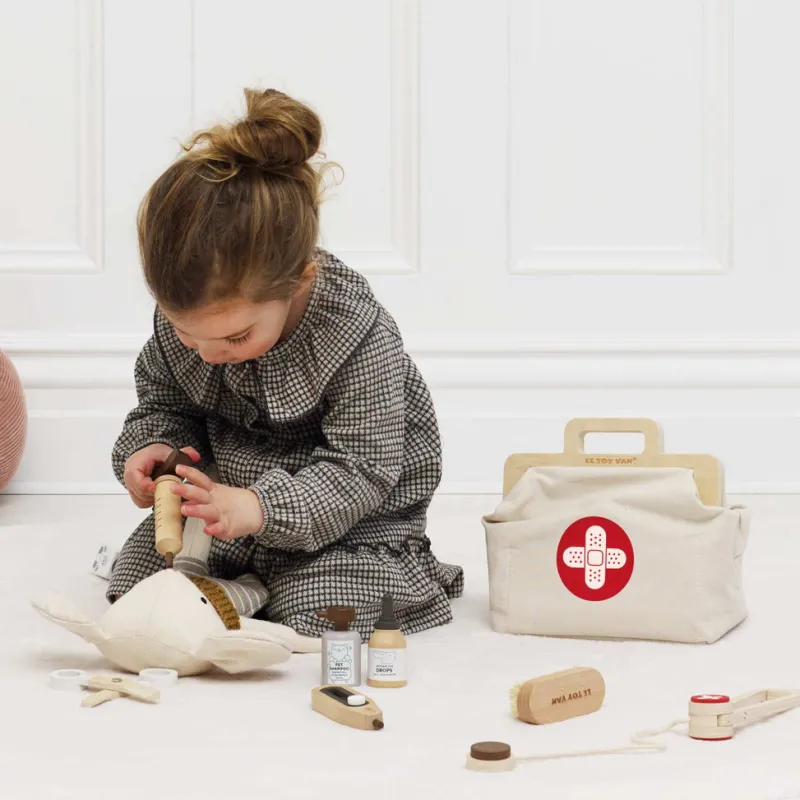 Pretend Play Animal Vet Set>Le Toy Van, Inc. Clearance