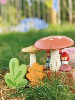 Woodland Gnome Family><noscript><img width=